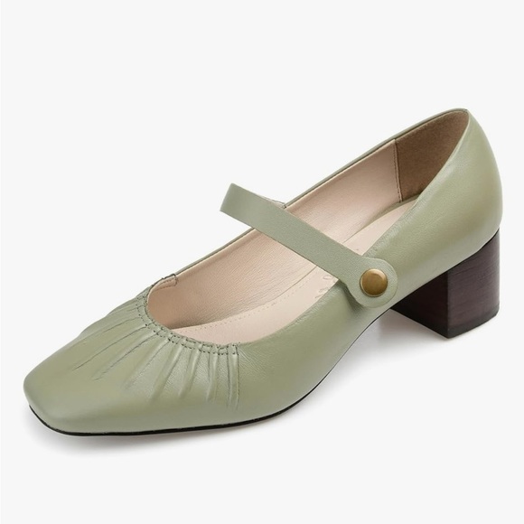 signature by journee collection Shoes - NWT Signature Elegant Green Mary Jane Block Heels size 9.5